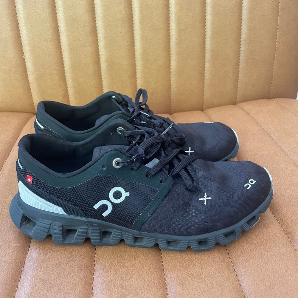 On Cloud X 3 Women’s Black Size 8